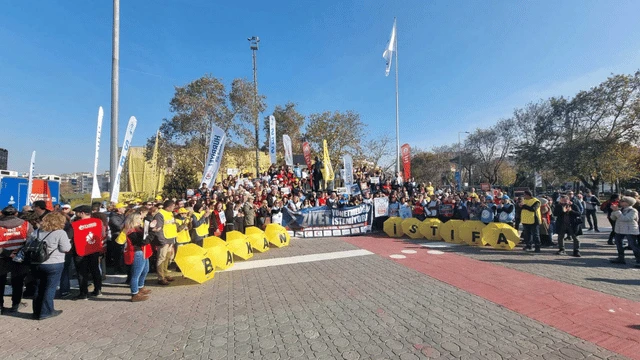 Sağlık emekçileri "Eziyet yönetmeliği"ne karşı Kadıköy'den seslendi