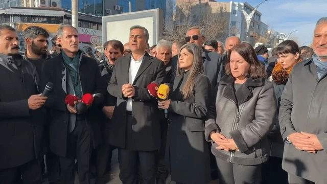 Van Büyükşehir Belediye Başkanı Zeydan: "Hükümetin, Türkiye halklarının iradesine çökmeye çalıştığına şahit olduk"