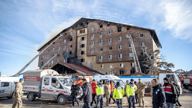 Özgür Özel, Bolu’da yanan otelin bilirkişi raporunu paylaştı