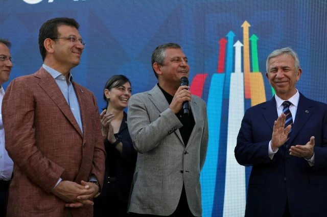 CHP adaylarla değil değişim politikaları ile tartışılmalı