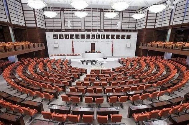 Yeni yasama yılında Türkiye’yi bekleyen tartışmalar