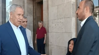 Bülent Arınç, Emine Şenyaşar’ın yanına gitti