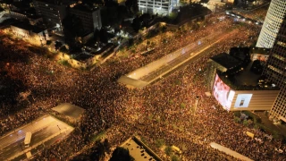 İsrail'de, binlerce kişi Netanyahu'yu protesto etti