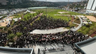 Ayşenur Halil'in okul arkadaşlarından protesto