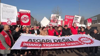 DİSK'ten Çalışma Bakanlığı önünde 'asgari ücret' açıklaması