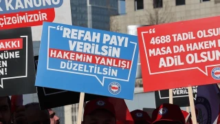 Memur-Sen’den bakanlık önünde ‘refah payı’ eylemi