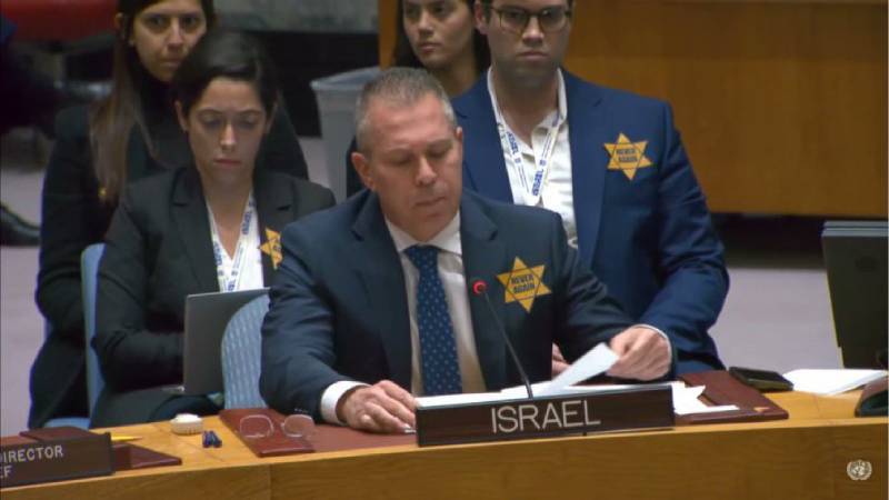İsrail’in BM büyükelçisi Erdan, BMGK’da “sarı yıldız” taktı