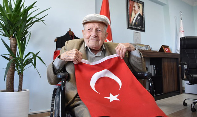 100 yaşındaki Mehmet amca, Atatürk ile konuştuğu günü unutamıyor