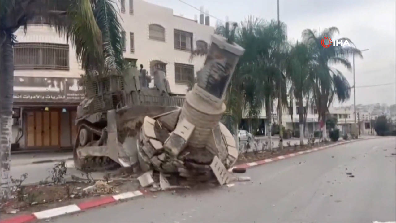İsrail, Arafat heykellerini yıktı