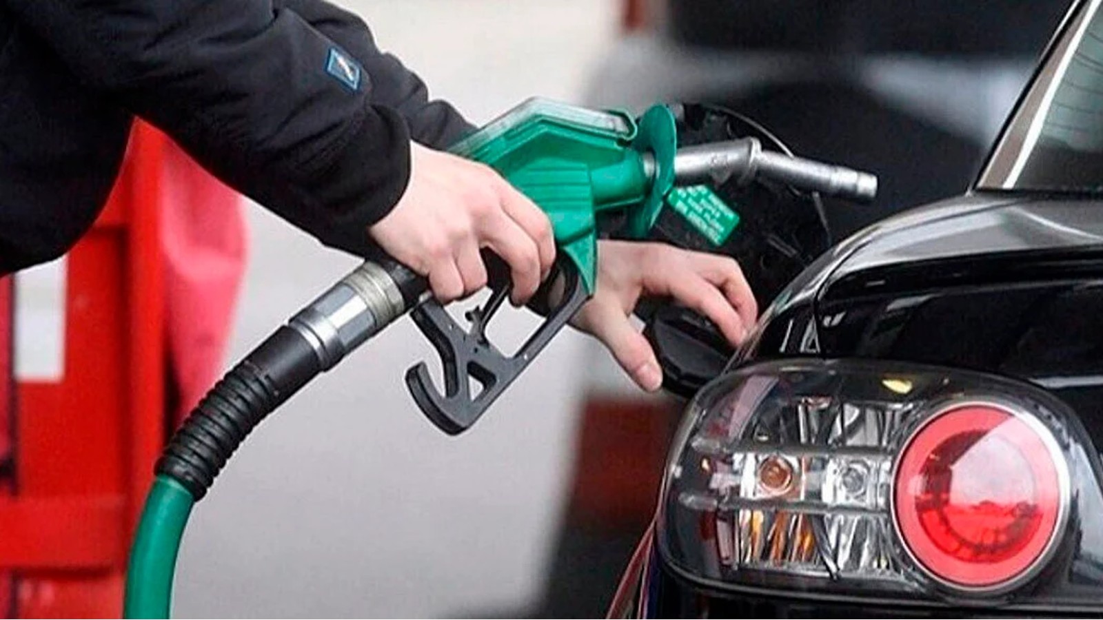 Benzin ve motorin fiyatlarına 13 kuruş zam geliyor
