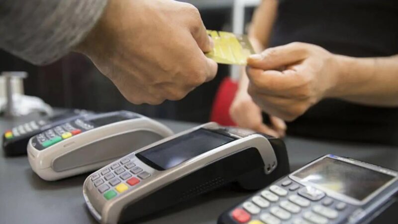 Kredi kartı harcamaları bir yılda rekor artış