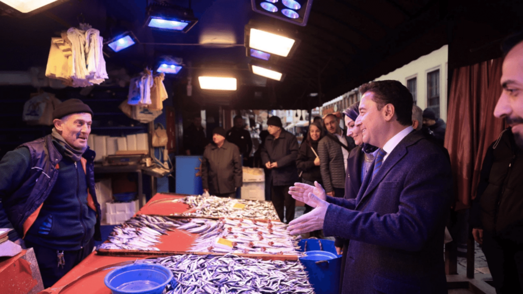 DEVA Partisi Genel Başkanı Ali Babacan, Eskişehir'de esnafı ziyaret etti, vatandaşların sorunlarını dinledi, sohbet etti.