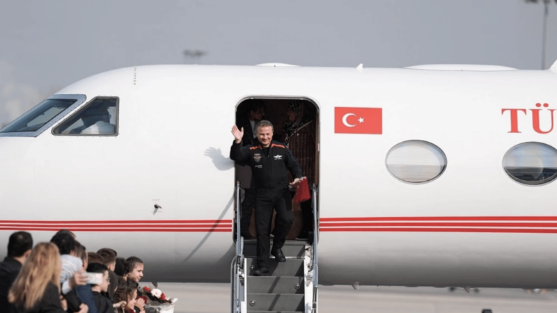 Alper Gezeravcı, Türkiye’ye döndü