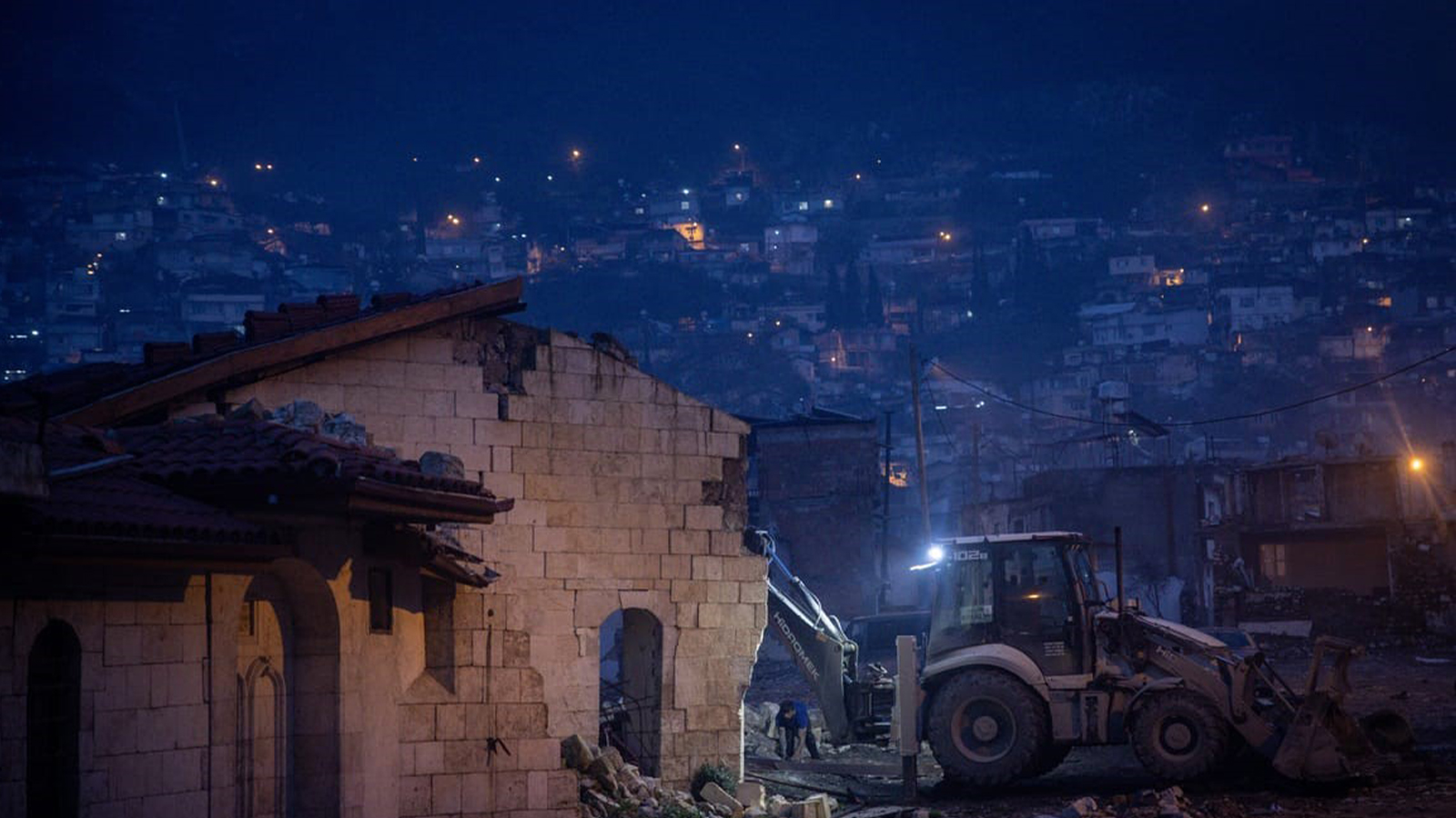 Kaybolan çocuklar ve yayılan yolsuzluk: Türkiye depreminin arkasındaki dehşet geçmek bilmiyor