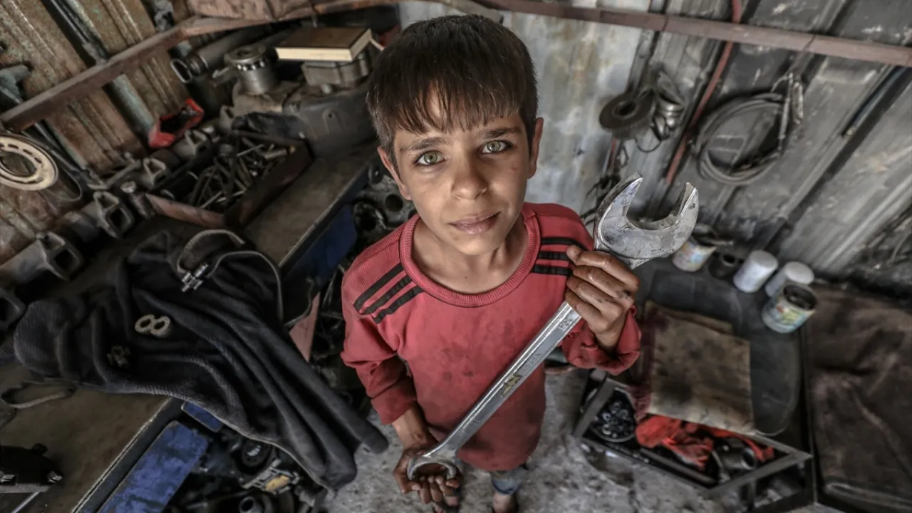 Veli Ağbaba’dan ‘çocuk işçi’ raporu: Türkiye’de her 10 çocuktan 3’ü yoksul