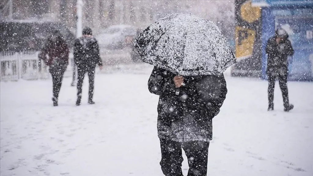 Meteoroloji Genel Müdürlüğü, yurdun doğu kesimlerinde kar, Hatay ve Osmaniye çevrelerinde kuvvetli yağış beklendiğini açıkladı.