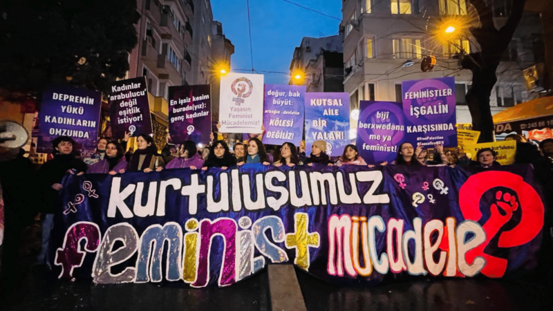Kadınların özgürlük sloganları Beyoğlu’nda yankılandı