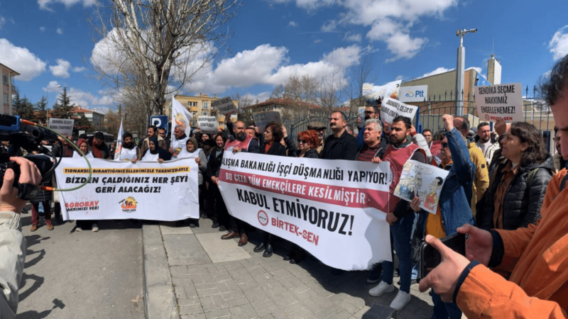 BİRTEK-SEN, 1,5 milyon liralık cezayı protesto etti