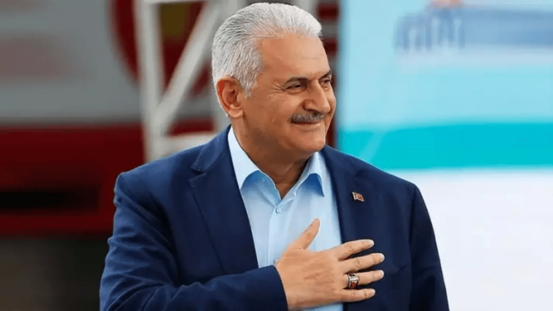 Binali Yıldırım, İzmir’de seçim ofisi açılışında konuştu