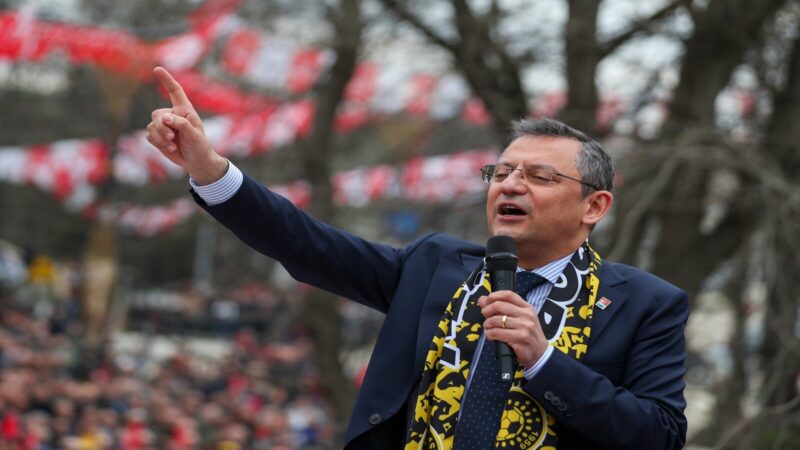 Özgür Özel: “Toplam 5,5 çeyrek altın, emeklinin cebinden Erdoğan tarafından çalınmıştır”