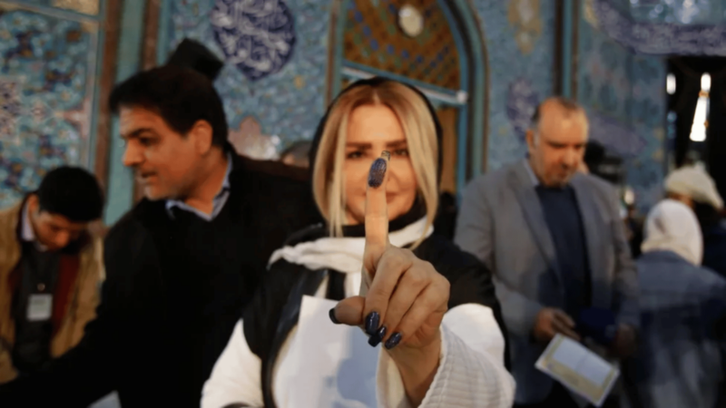 İran’da parlamento seçimlerine rekor düzeyde düşük katılım