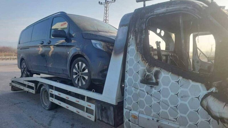 Mustafa Destici’nin kaza yapan aracını taşıyan çekici Amasya’da yandı