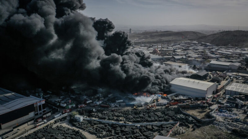 Ankara’daki yangın bölgesine yakın oturanlara ‘maske’ uyarısı