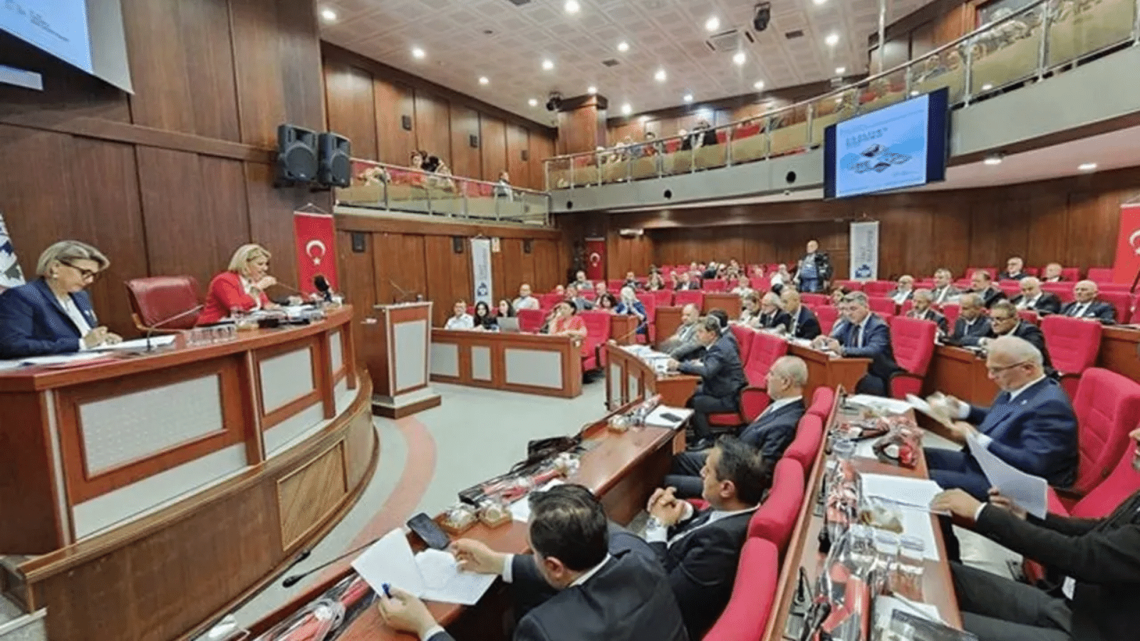 İzmit Belediyesi Ensar ve TÜGVA’ya yapılan tahsisleri iptal etti
