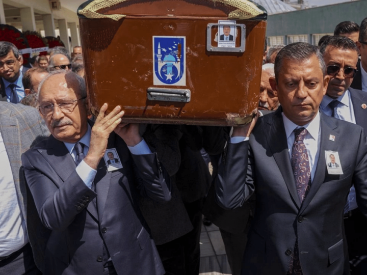 Özel ve Kılıçdaroğlu, Bayraktar’ın cenazesini birlikte omuzladı