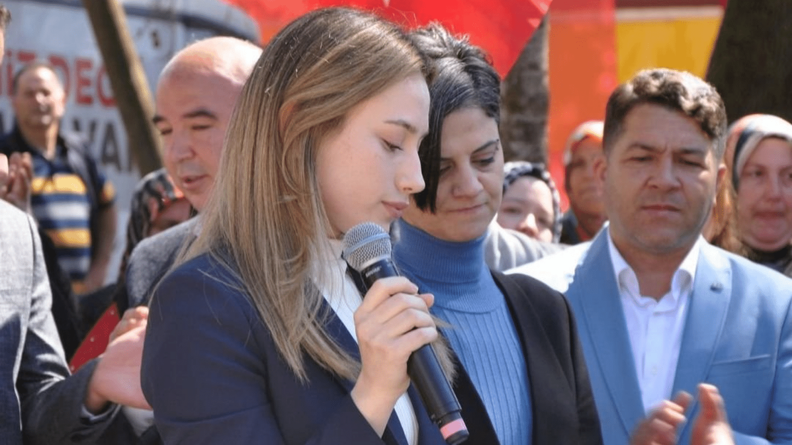 Zeynep Çelik, Türkiyenin en genç kadın belediye başkanı oldu