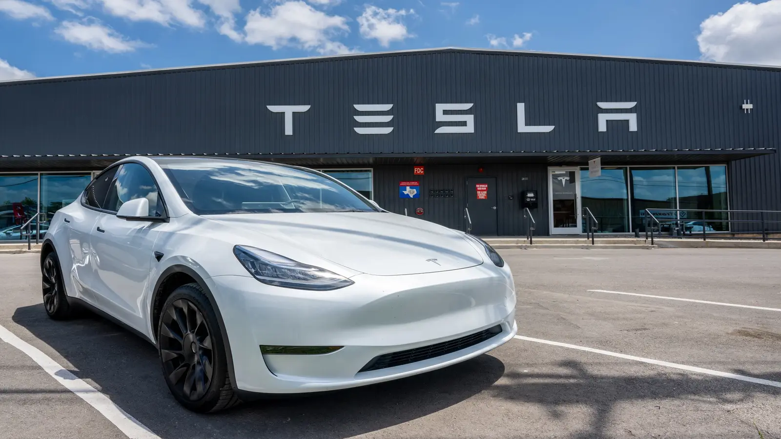 Tesla, 400 çalışanını işten çıkarmayı planlıyor