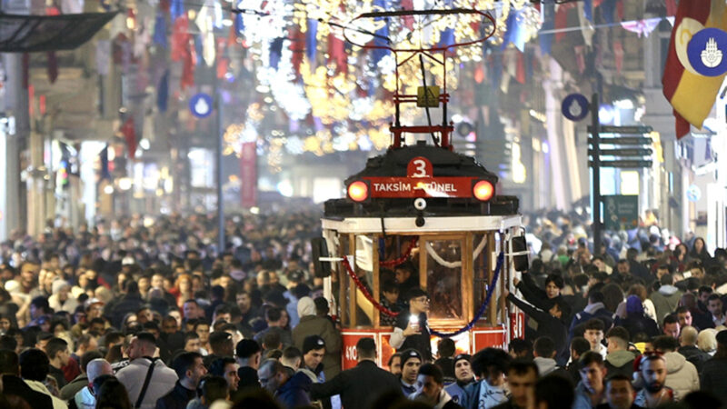 İstanbulluların üç büyük sorunu: Ulaşım, mülteciler ve ekonomi
