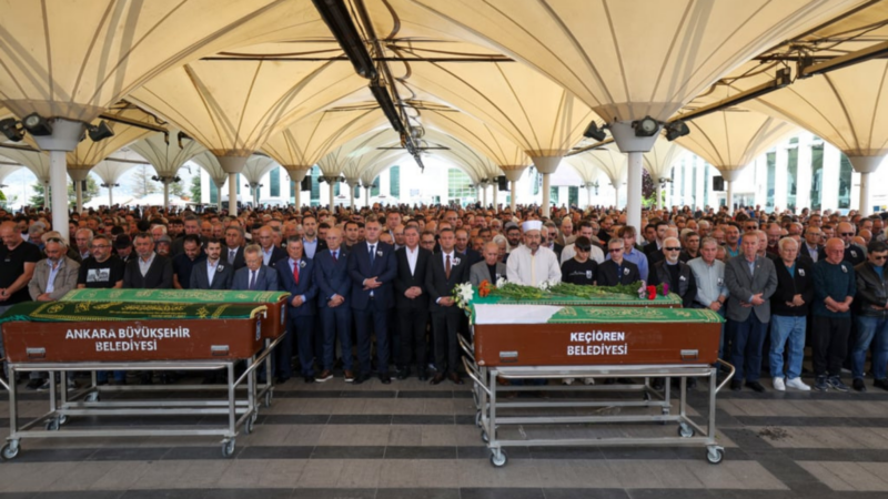 Özgür Özel, Gülsün Bor ve Altan Feyman’ın cenaze törenlerine katıldı
