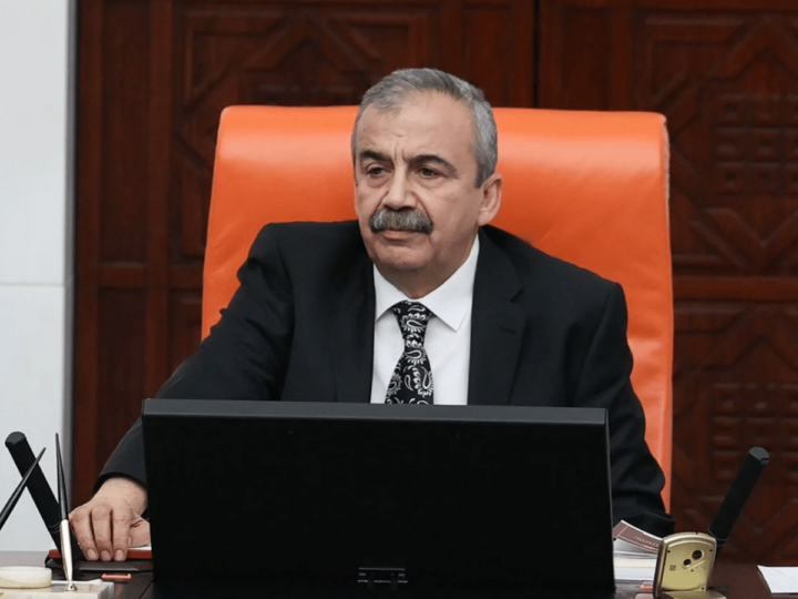 Sırrı Süreyya Önder, Kobani Davası kararlarına tepki gösterdi