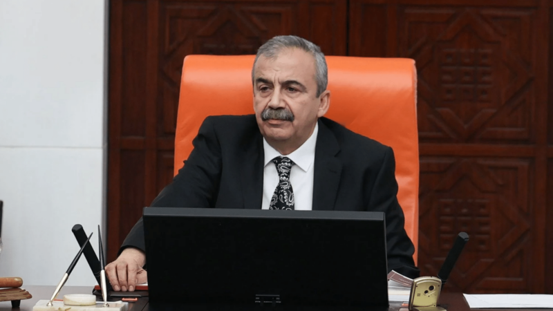 Sırrı Süreyya Önder, Kobani Davası kararlarına tepki gösterdi