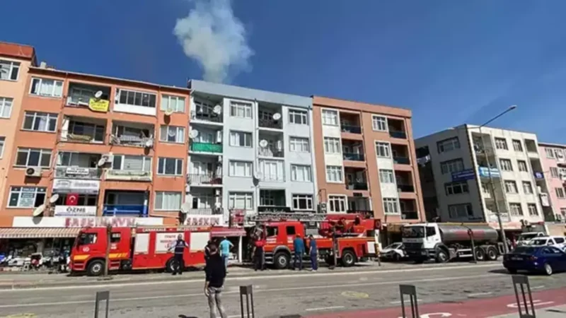 Çanakkale’de 4 katlı binada yangın