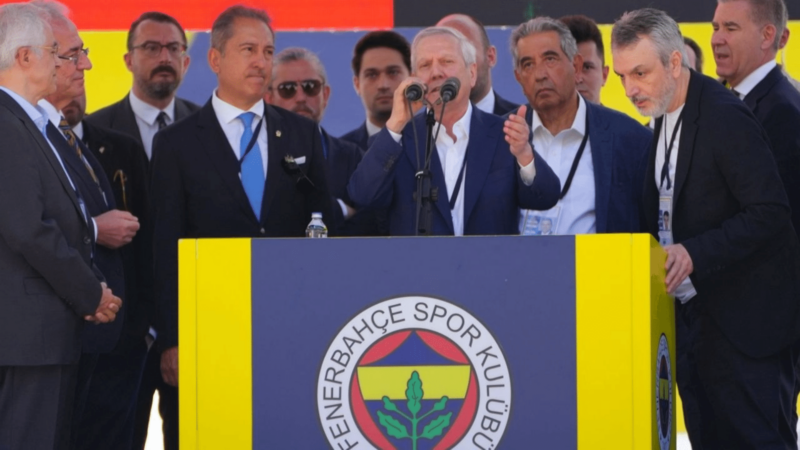 Aziz Yıldırım Fenerbahçe kongresini terk etti