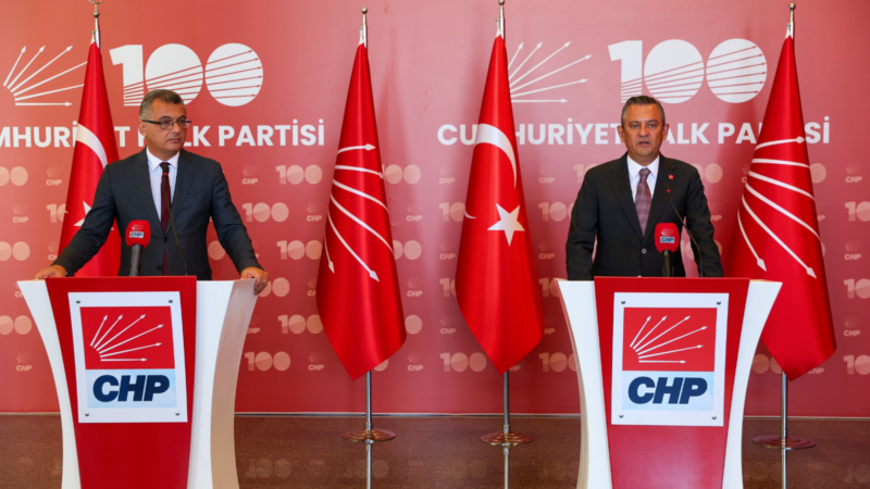 Özgür Özel, CTP Genel Başkanı Tufan Erhürman ile görüştü