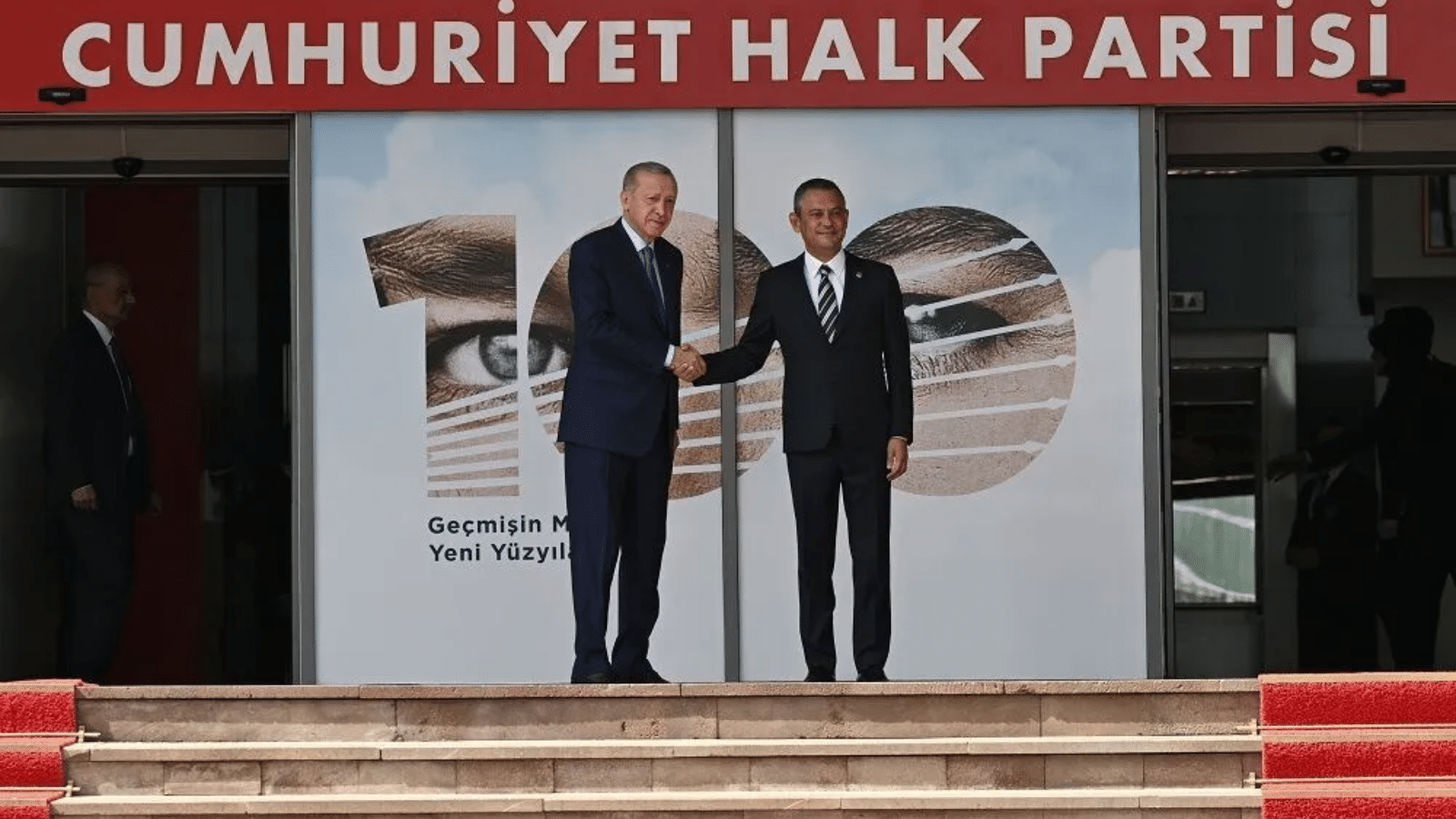 Recep Tayyip Erdoğan ve Özgür Özel buluşması sona erdi