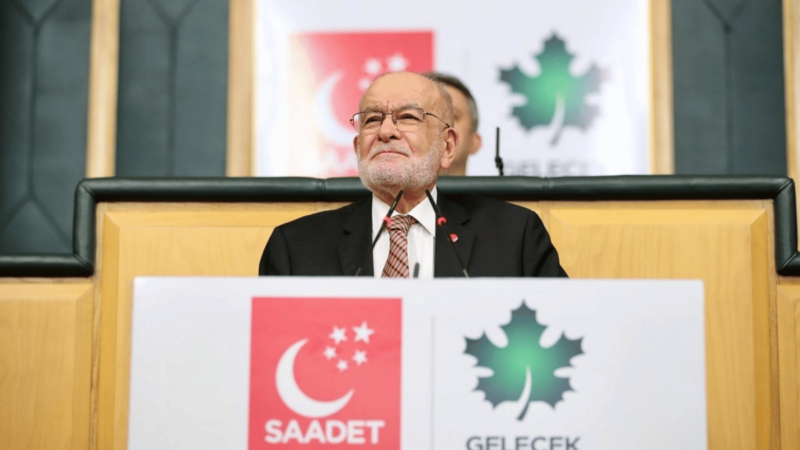 Temel Karamollaoğlu ve Ahmet Davutoğlu grup toplantısında konuştu