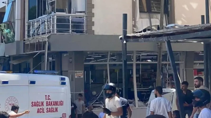 İzmir’de doğalgaz patlaması: 4 kişi yaşamını yitirdi