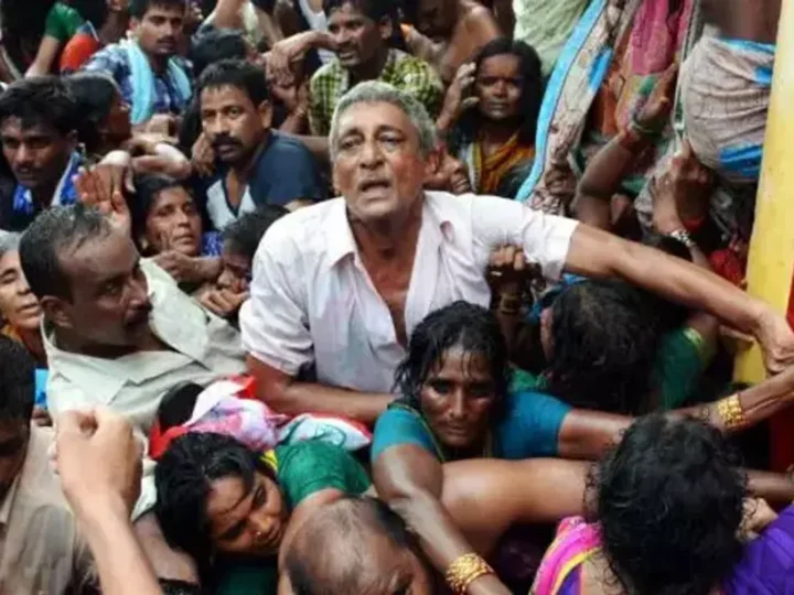 Hindistan’da dua sırasında izdiham: 116 kişi öldü