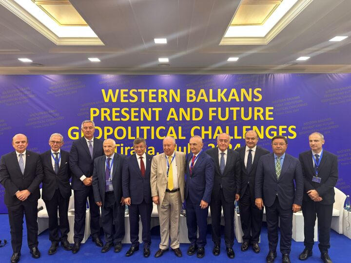Tiran’da Balkanlar üzerine bir konferans